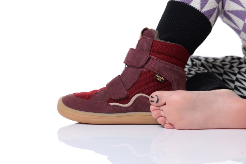 Tied&auml;tk&ouml; mink&auml;laiset ovat suositusten mukaiset lasten keng&auml;t?